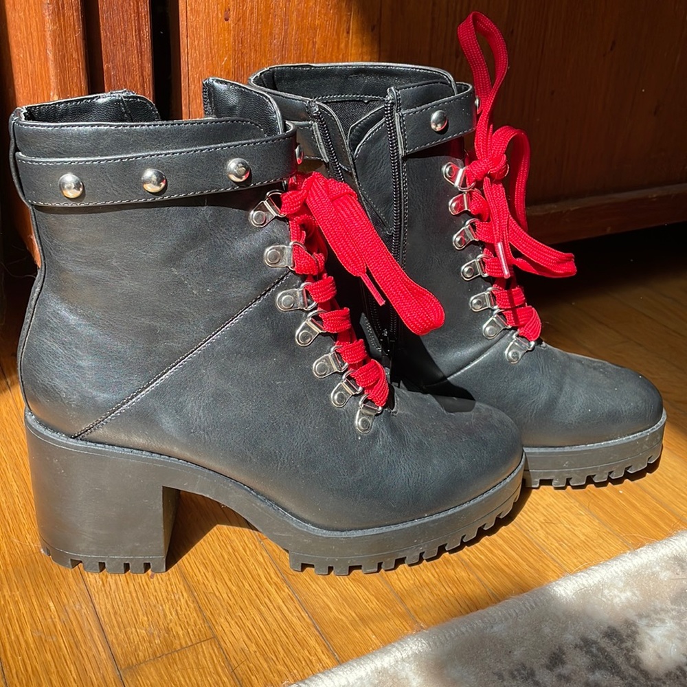 Black ankle booties. Size 9. Forever 21.